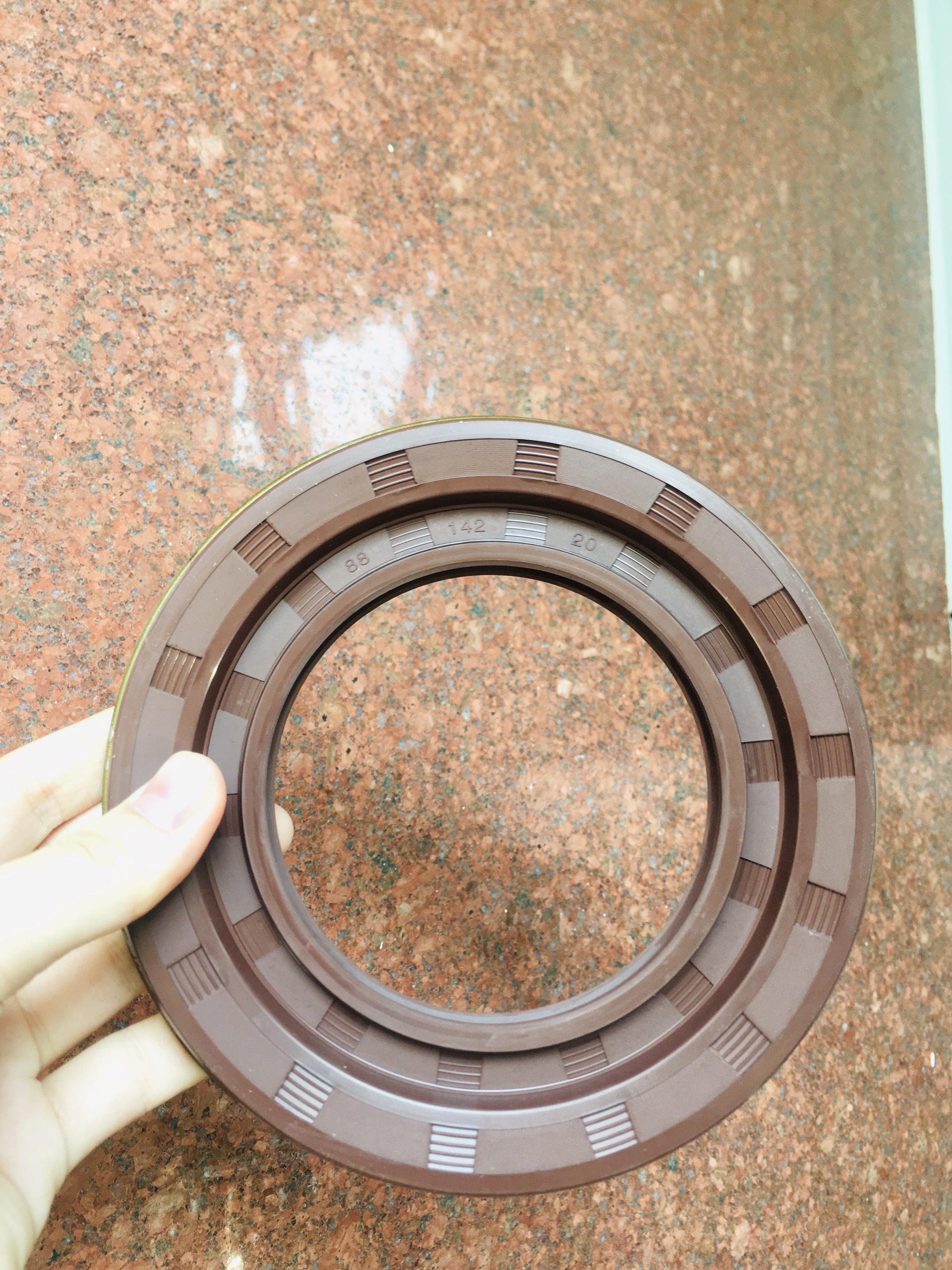 Phốt chắn dầu xe tải TC 88*142*20